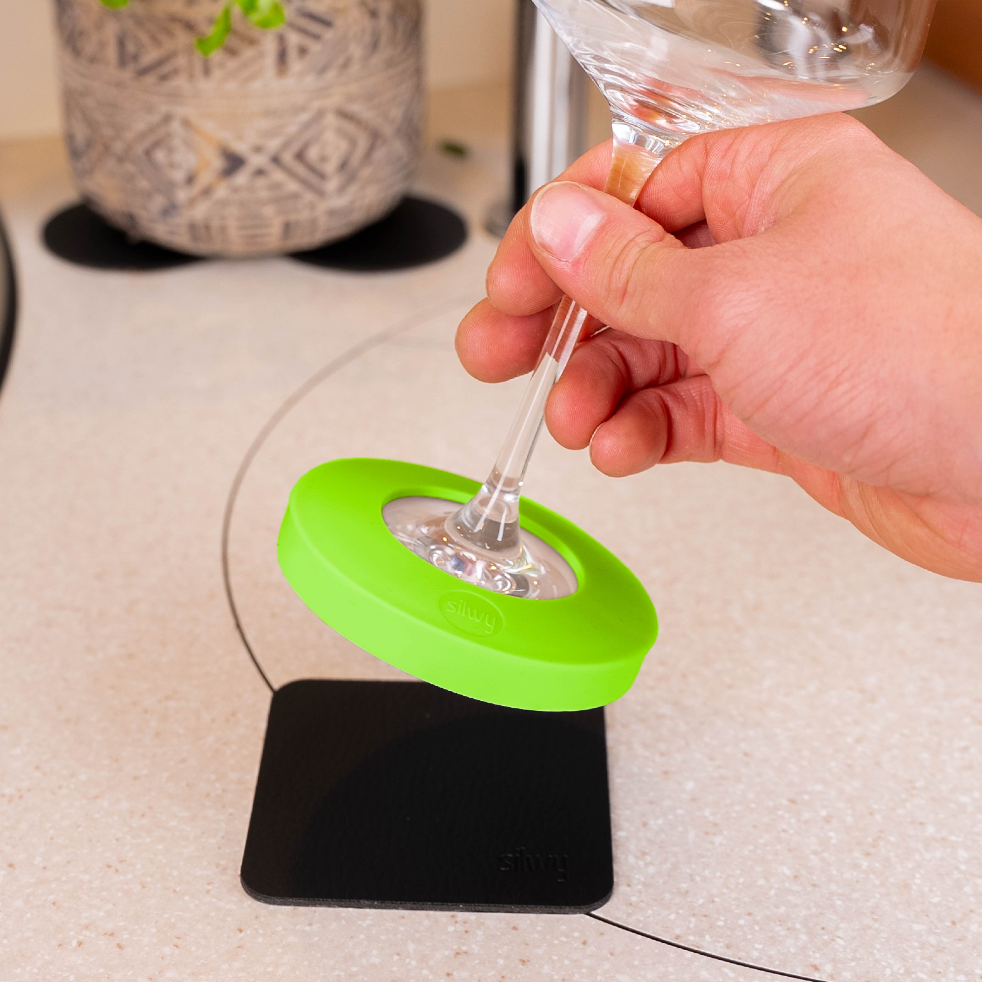 Magnetic adapter for stemmed glasses incl. pad - Silwy UK