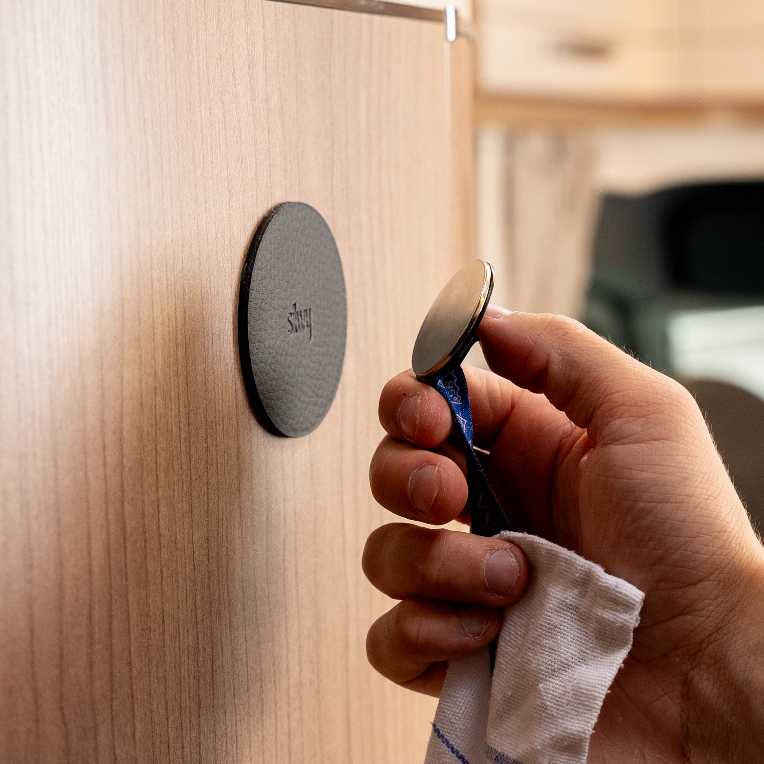 Magnetic hook CLEVER BLACK incl. pad BLACK - Silwy UK