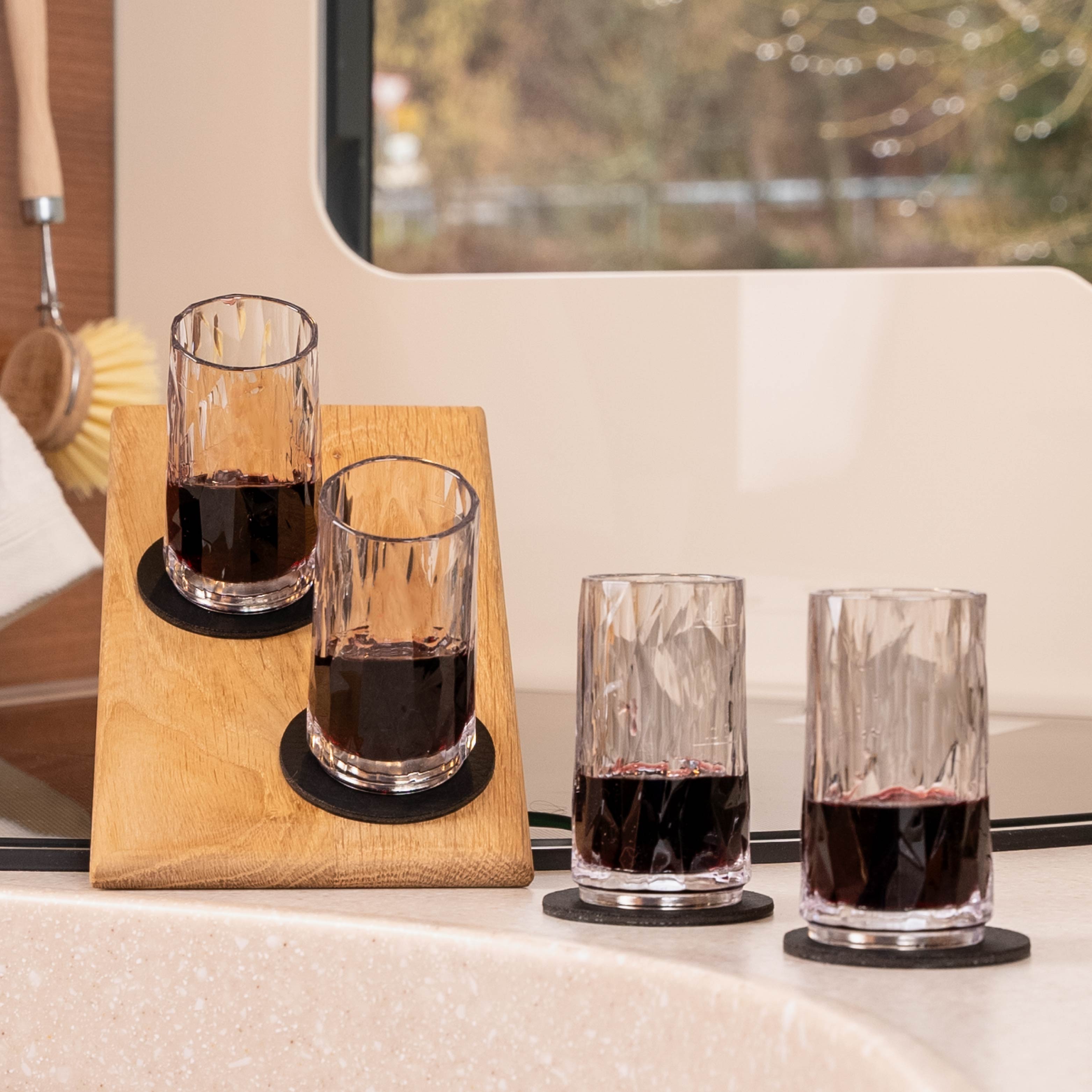 Magnetic plastic shot glasses - Silwy UK