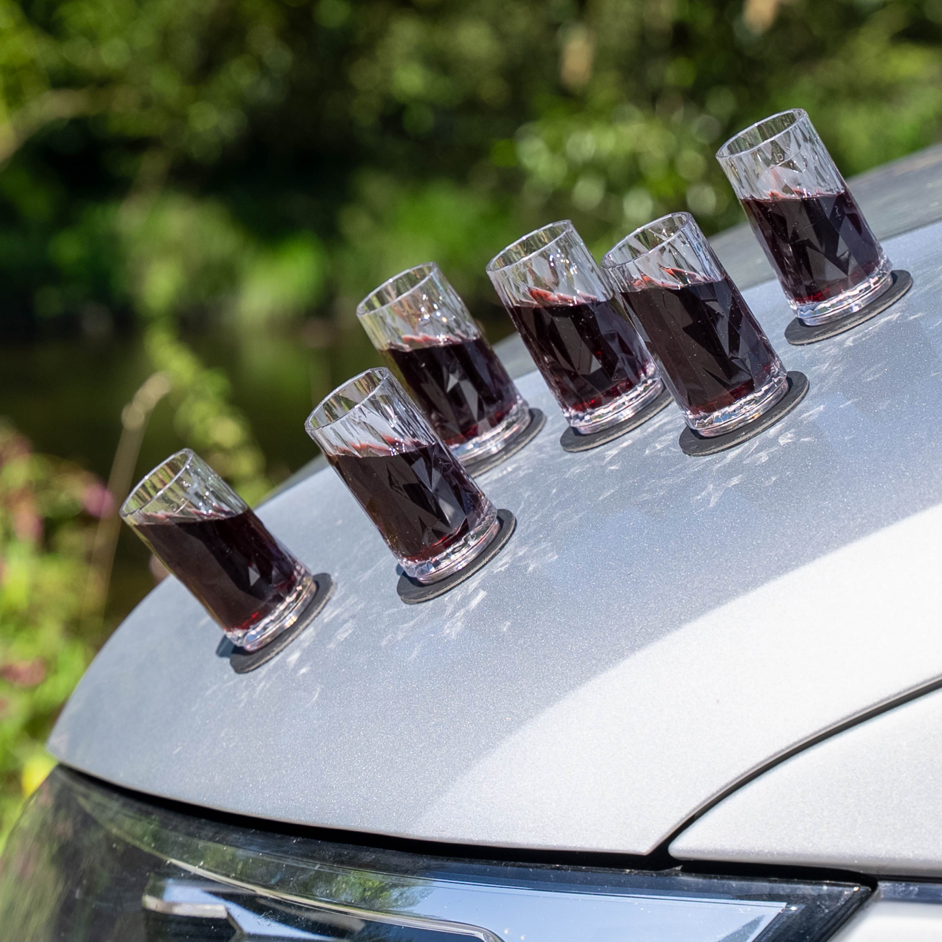 Magnetic plastic shot glasses - Silwy UK