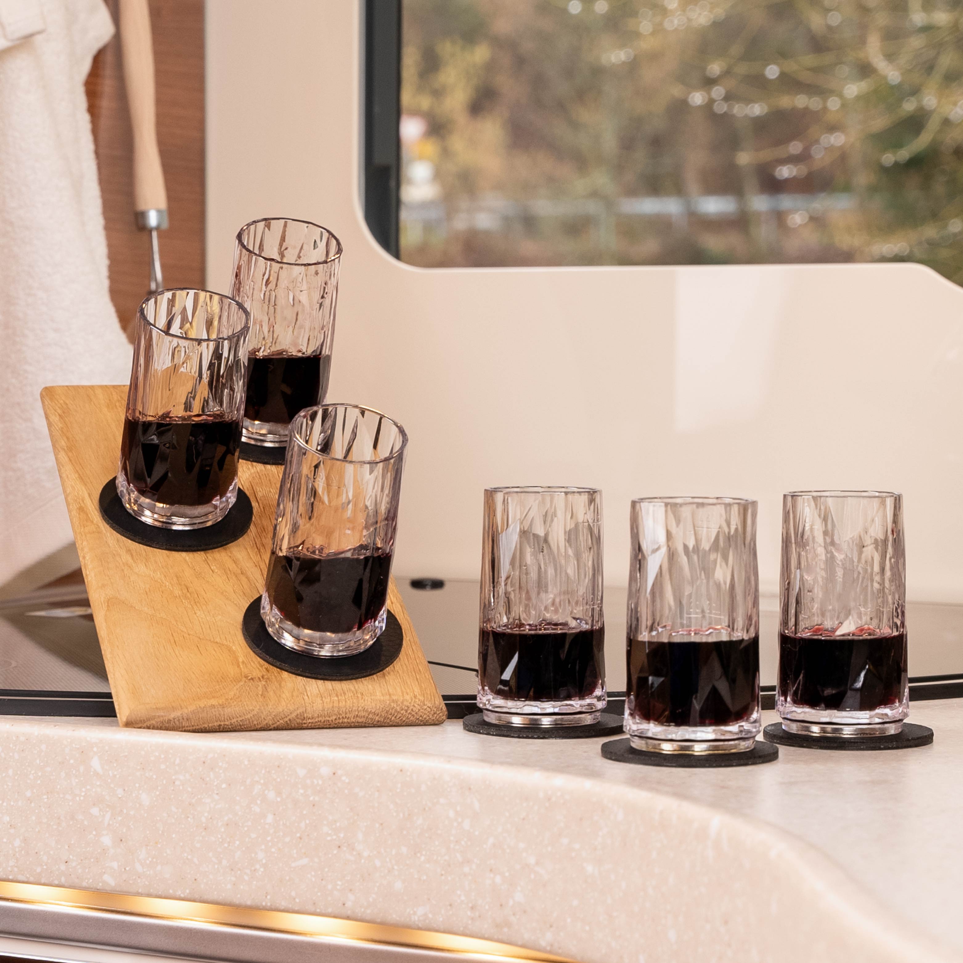 Magnetic plastic shot glasses - Silwy UK