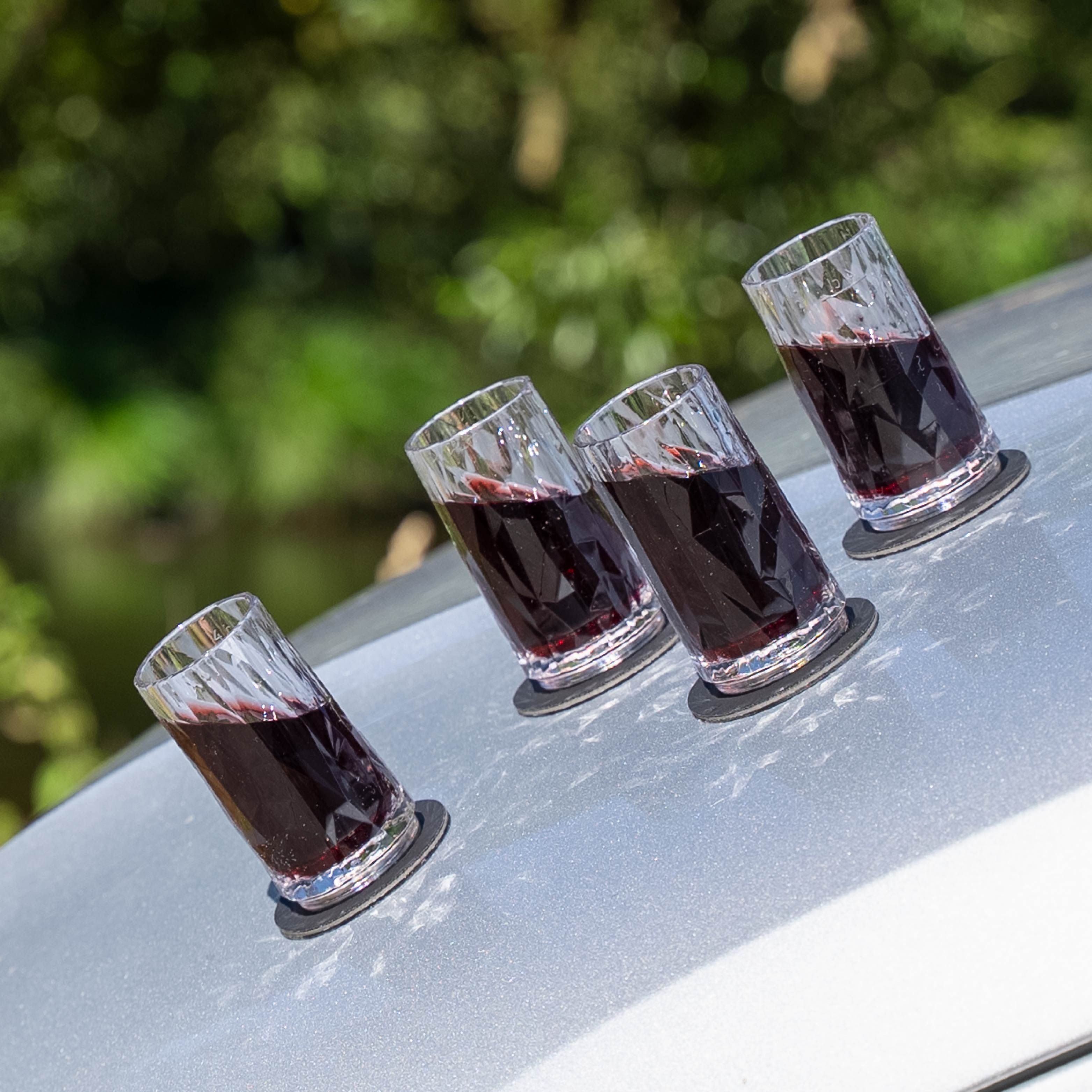 Magnetic plastic shot glasses - Silwy UK