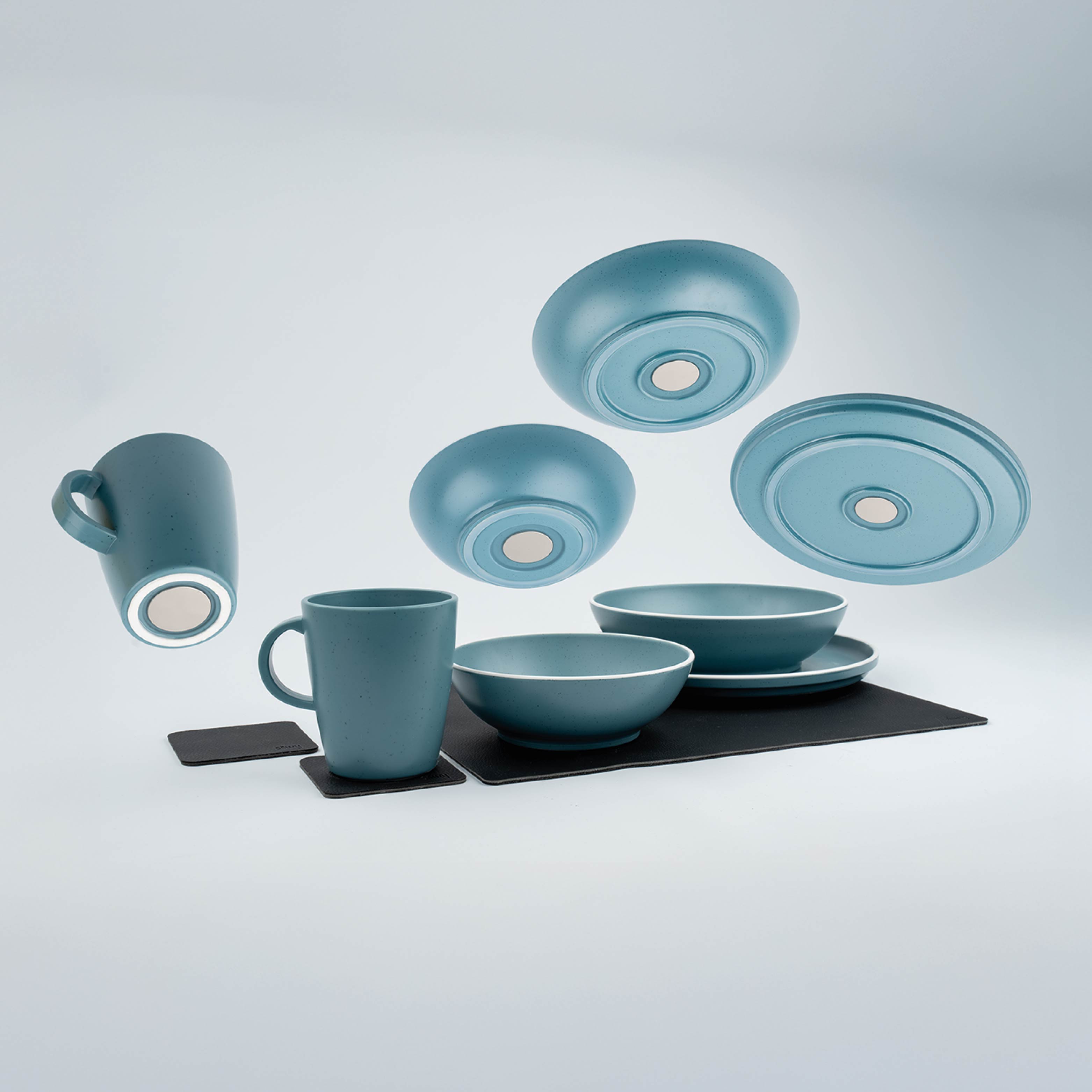 Magnetic plastic tableware set - Silwy UK
