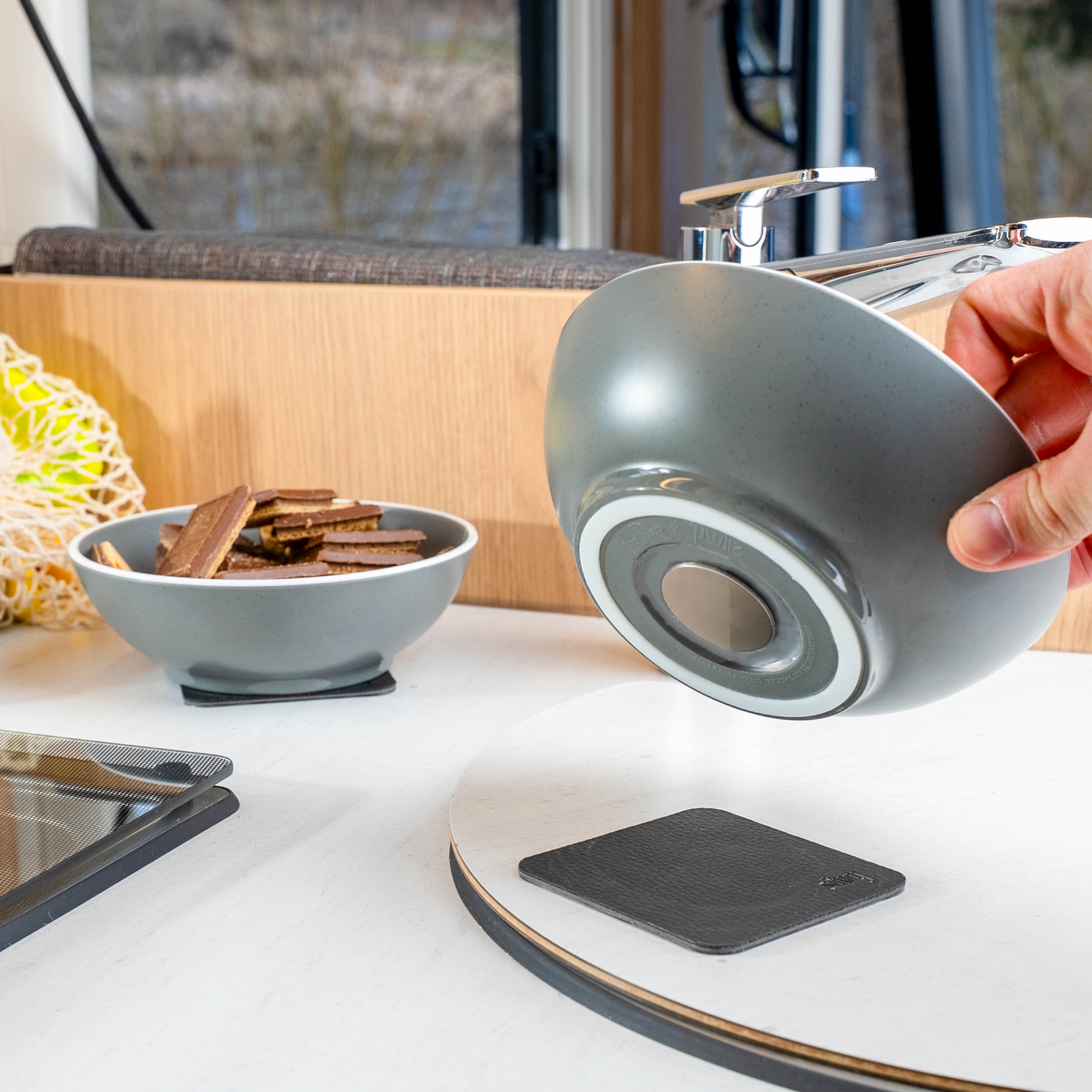 Magnetic plastic tableware set - Silwy UK