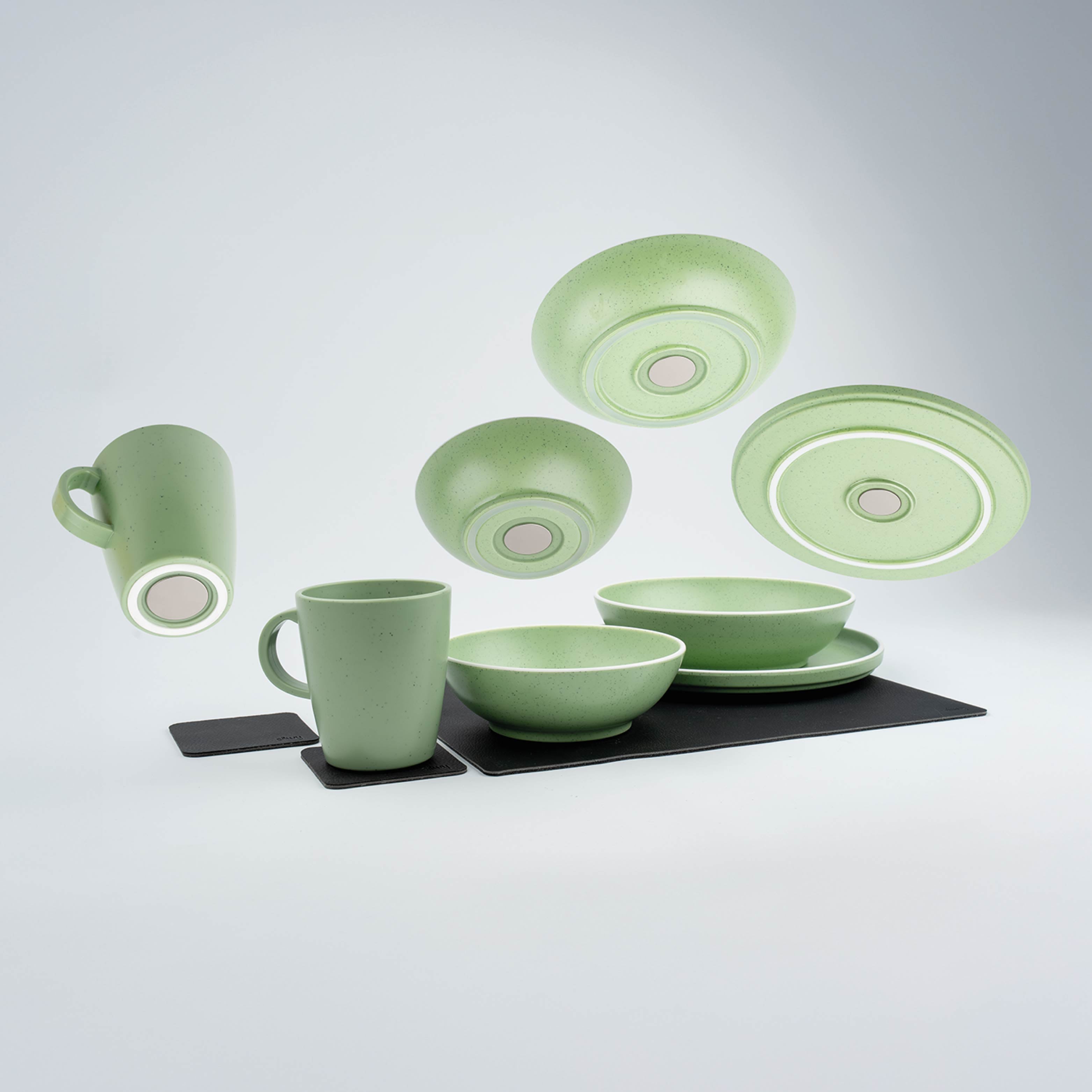 Magnetic plastic tableware set - Silwy UK