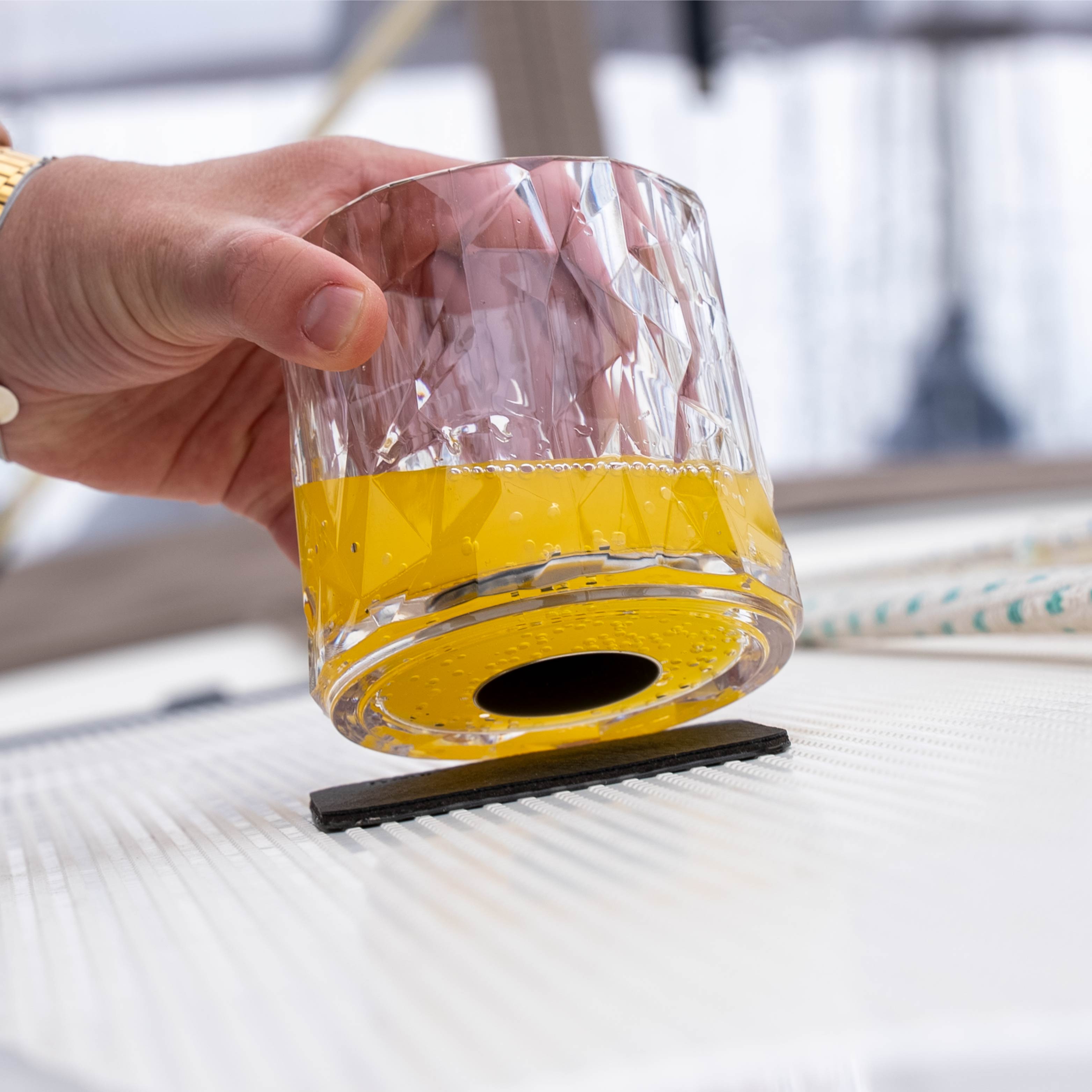 Magnetic plastic tumblers - Silwy UK