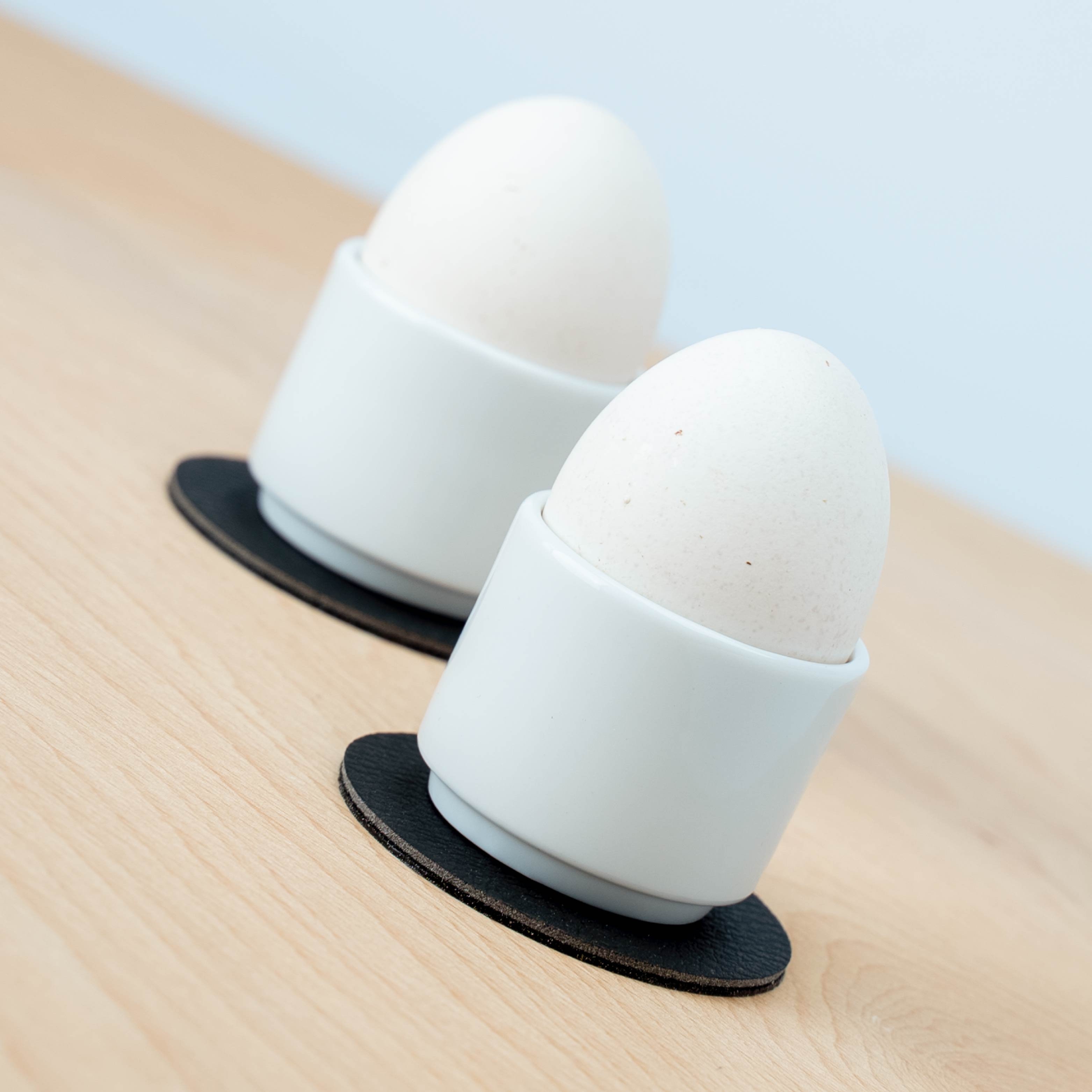 Magnetic porcelain egg cup - Silwy UK