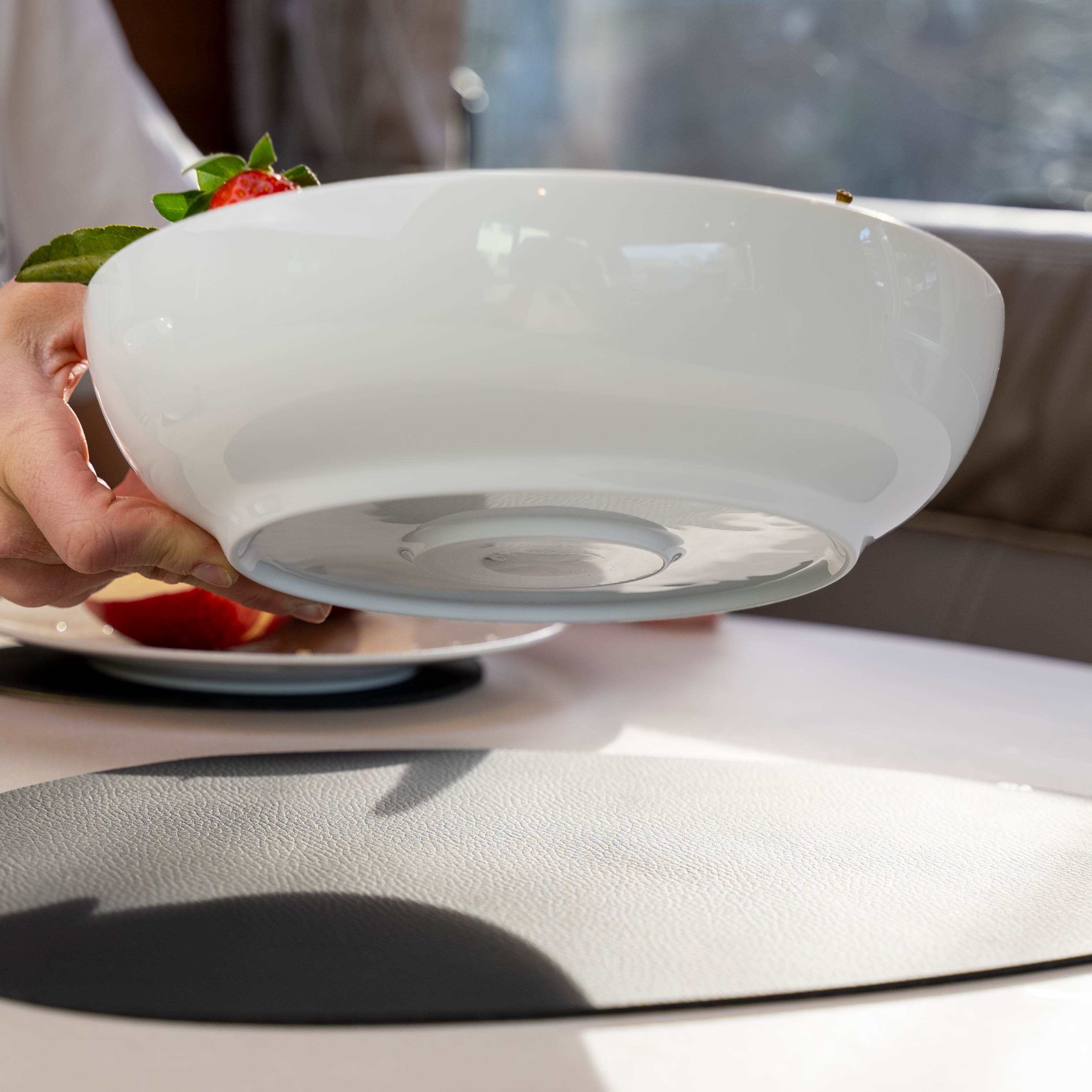 Magnetic porcelain food bowl CLASSIC 25 cm - Silwy UK