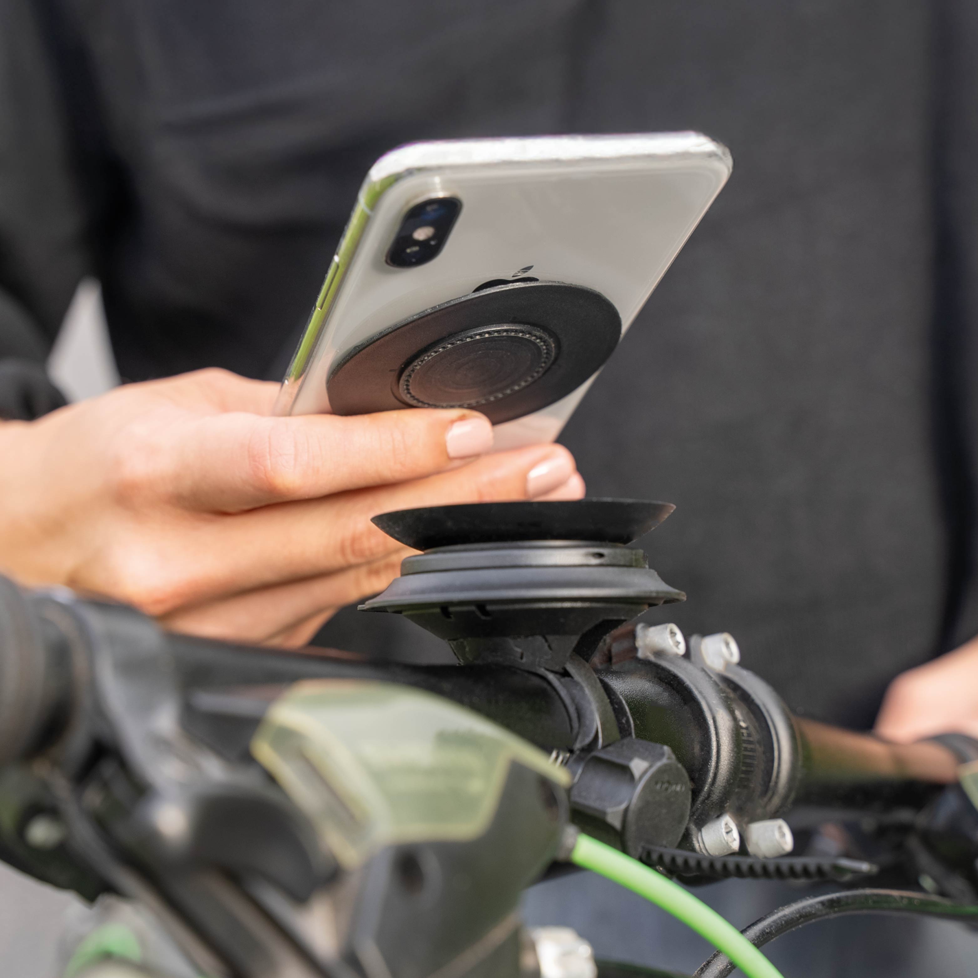 Magnetic VACUUM mobile phone holder UNIVERSAL for bicycles incl. magnetic VACUUM patch - Silwy UK