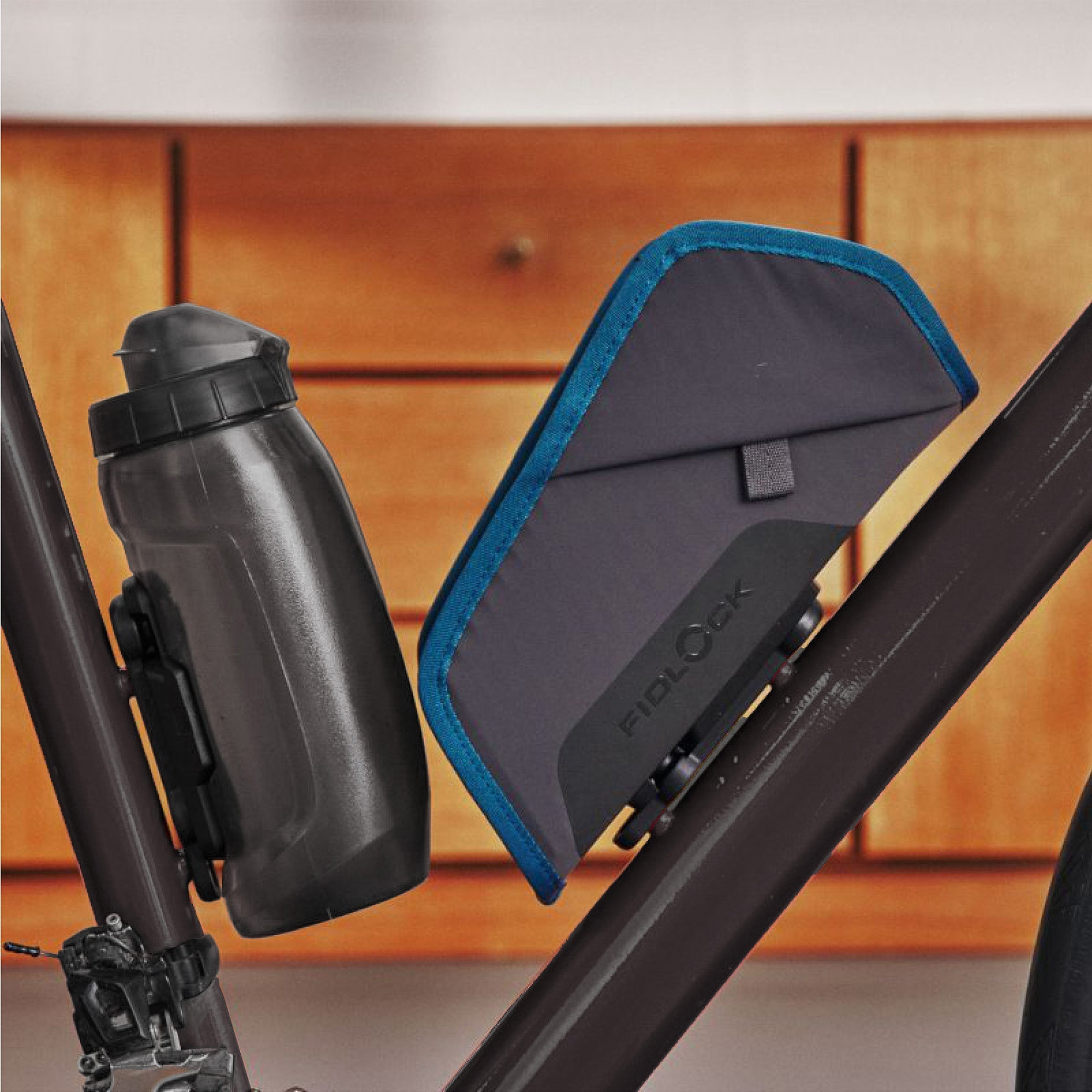 Magnetic bag FIDLOCK TWIST essential bag BLUE incl. bike base - Silwy UK