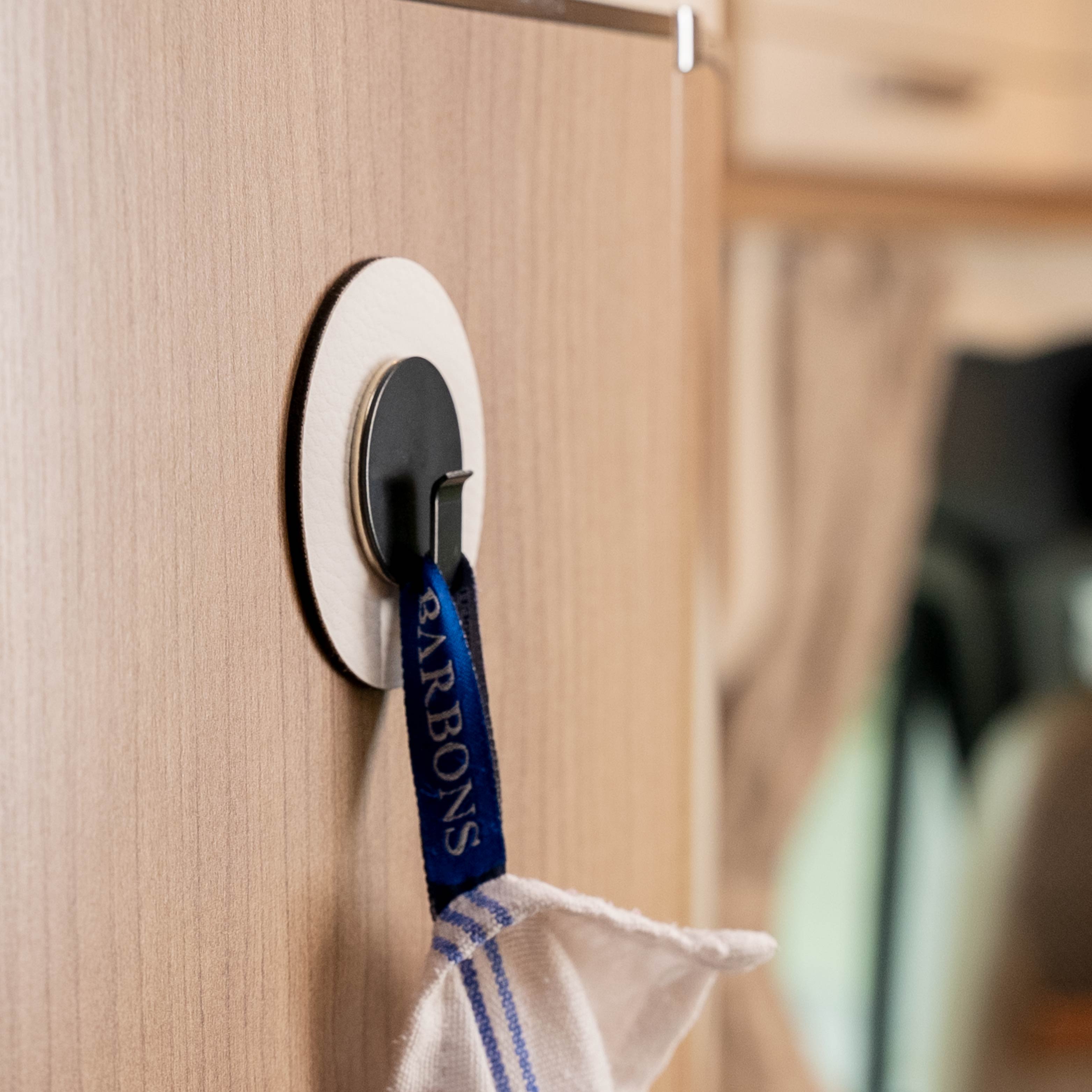 Magnetic hook CLEVER BLACK incl. pad WHITE - Silwy UK