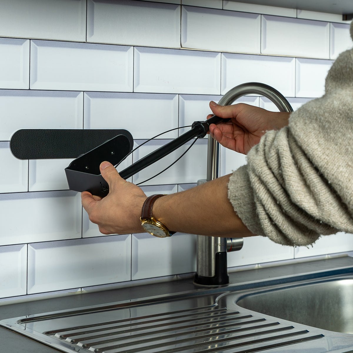 Magnetic kitchen roll holder incl. metal strip - Silwy UK