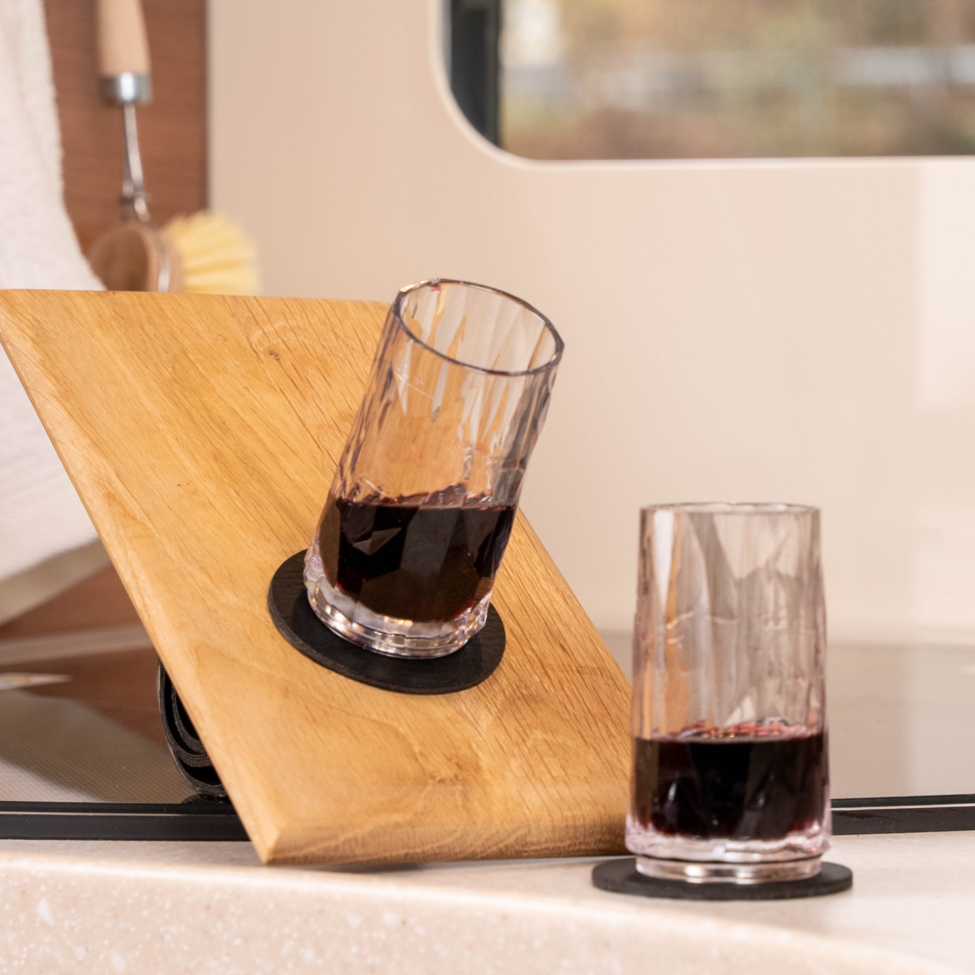 Magnetic plastic shot glasses - Silwy UK