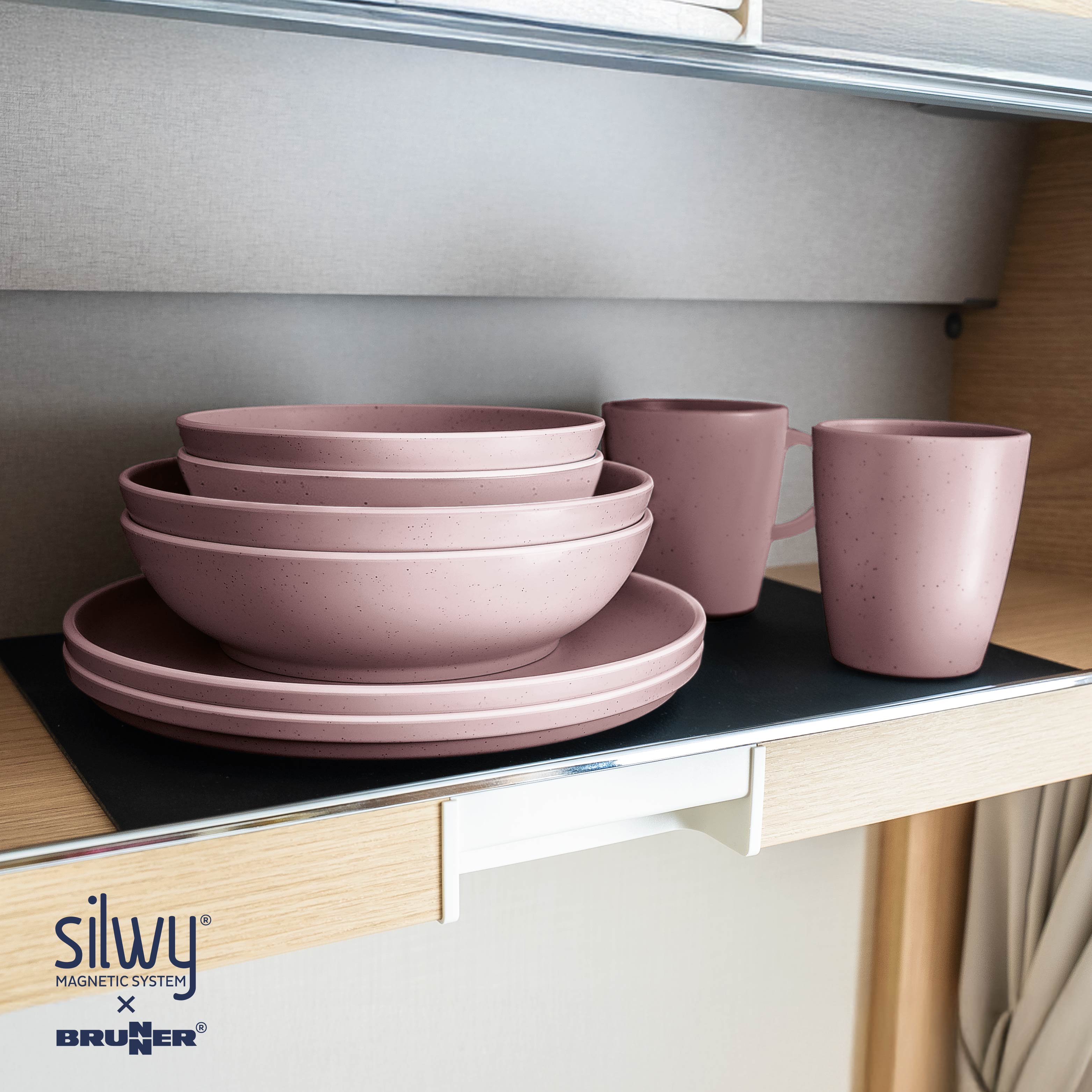 Magnetic plastic tableware set - Silwy UK