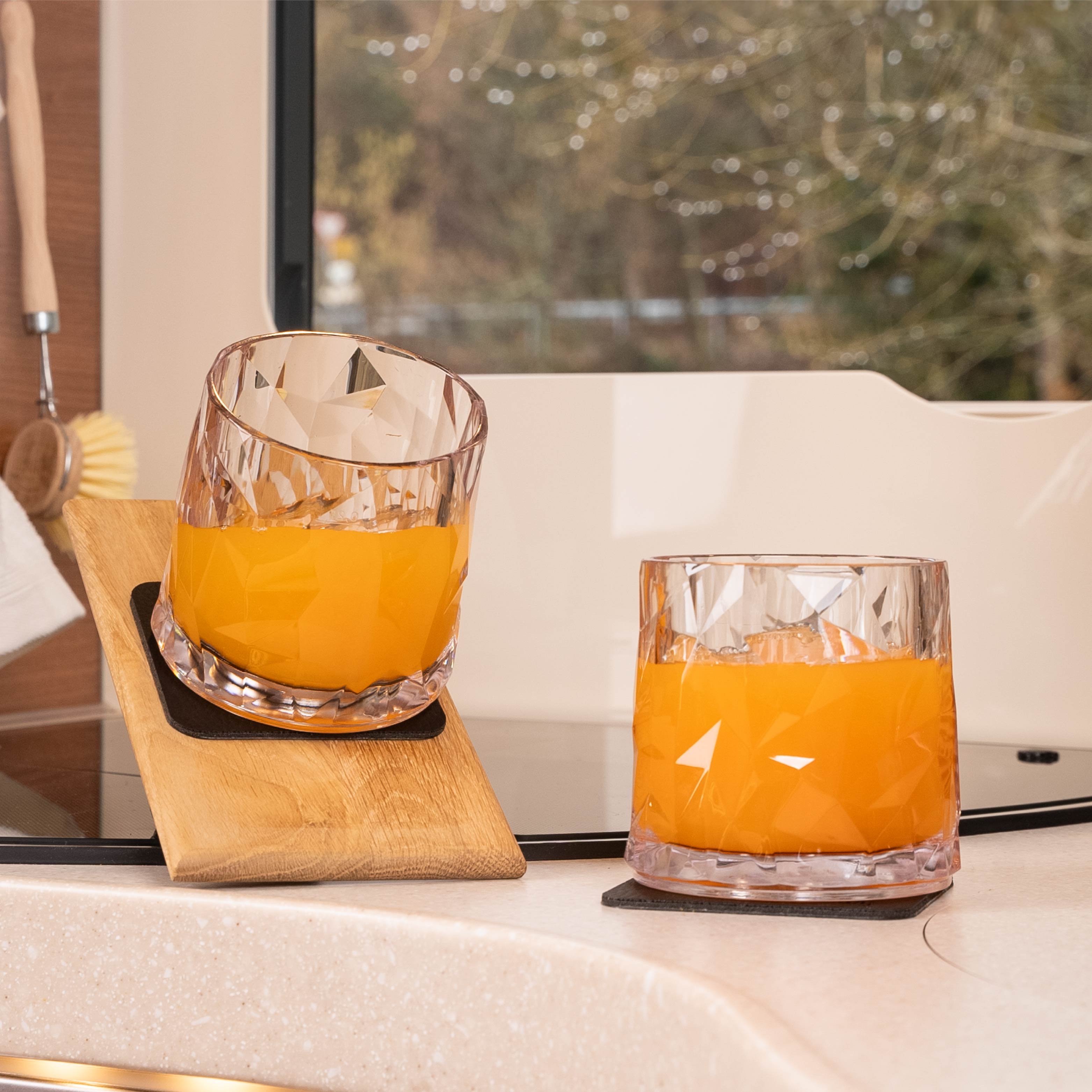 Magnetic plastic tumblers - Silwy UK