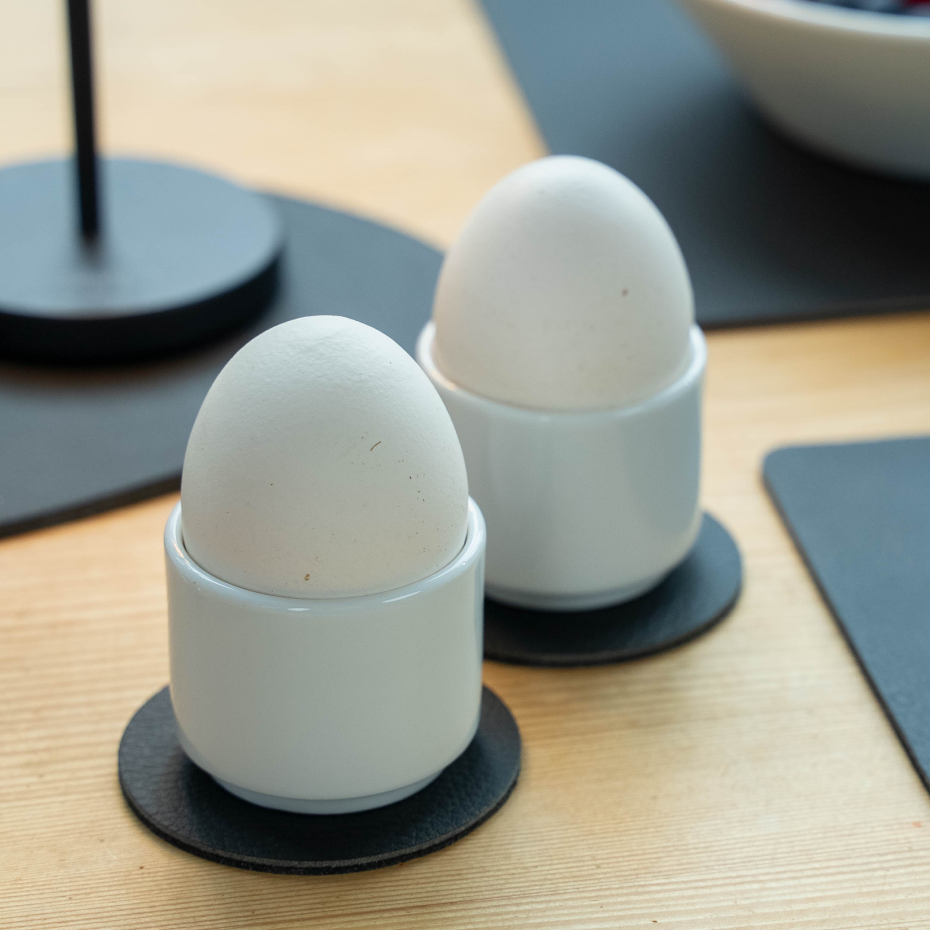 Magnetic porcelain egg cup - Silwy UK