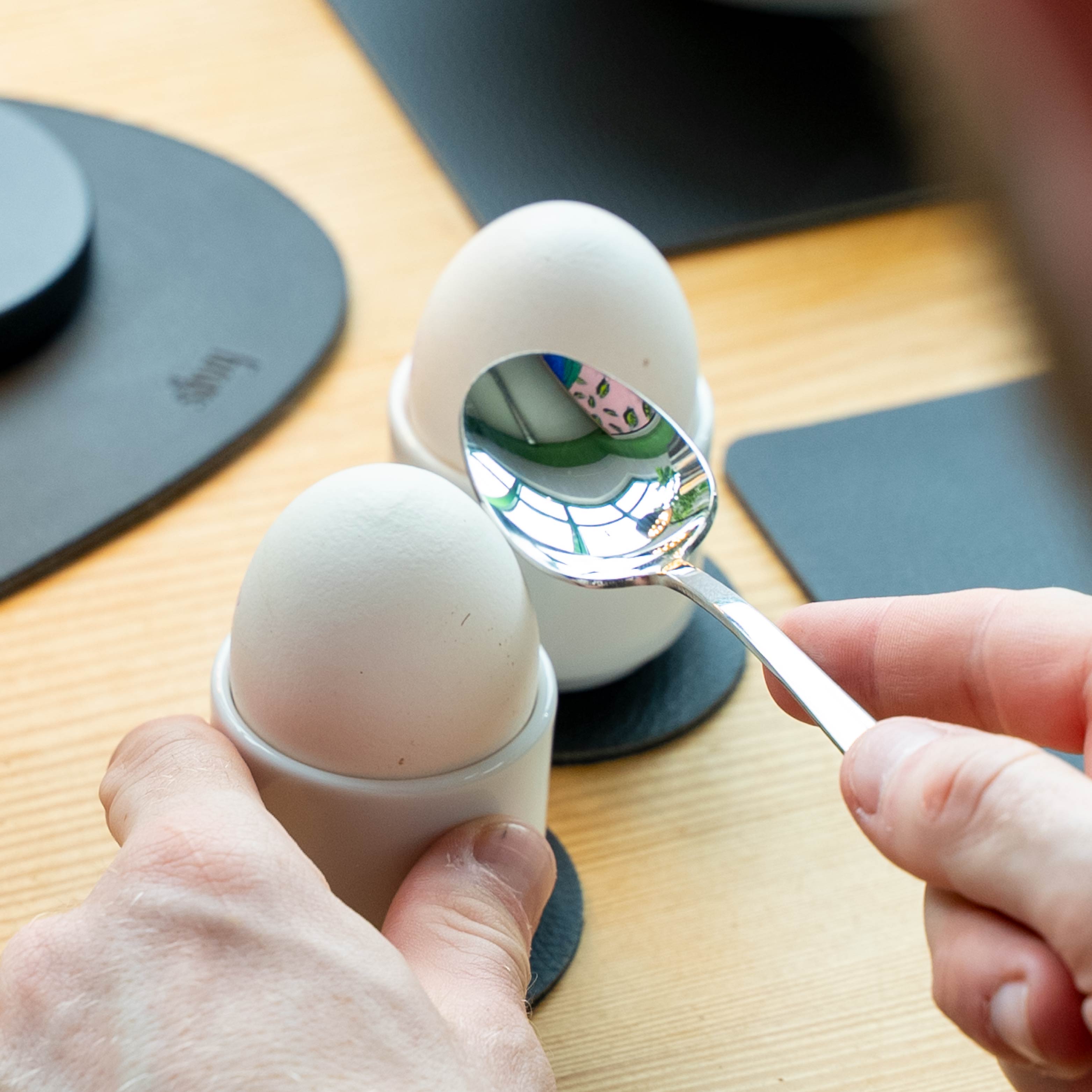 Magnetic porcelain egg cup - Silwy UK