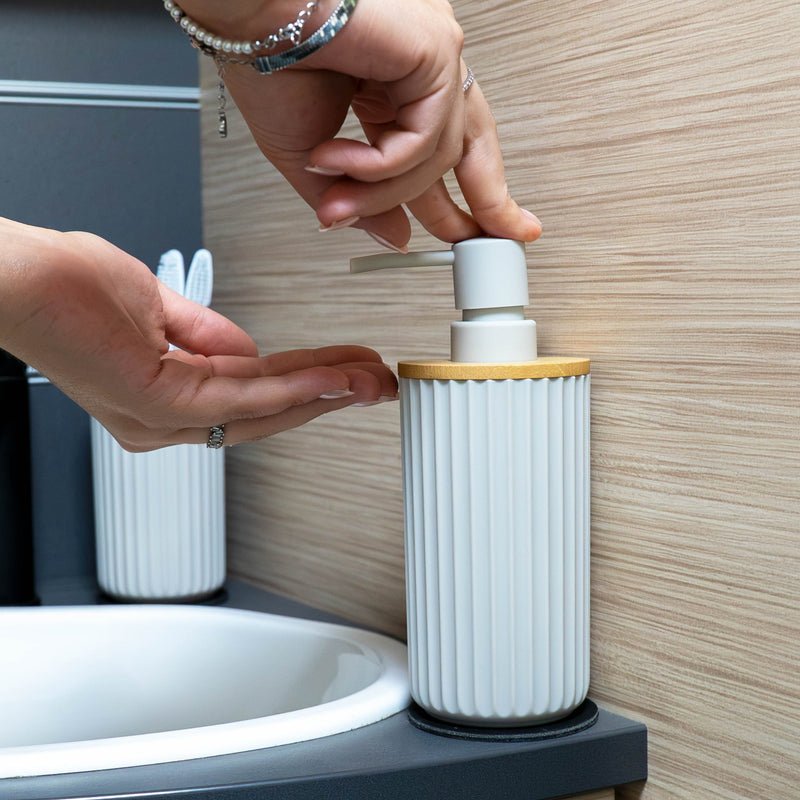 Magnetic soap dispenser and magnetic toothbrush cup including pads - COMING SOON - Silwy UK