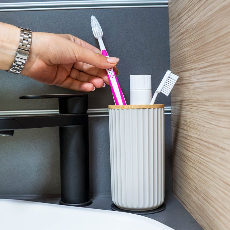Magnetic soap dispenser and magnetic toothbrush cup including pads - COMING SOON - Silwy UK