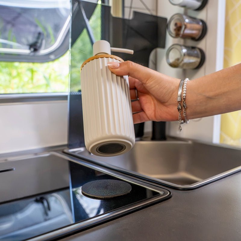 Magnetic soap dispenser and magnetic toothbrush cup including pads - COMING SOON - Silwy UK