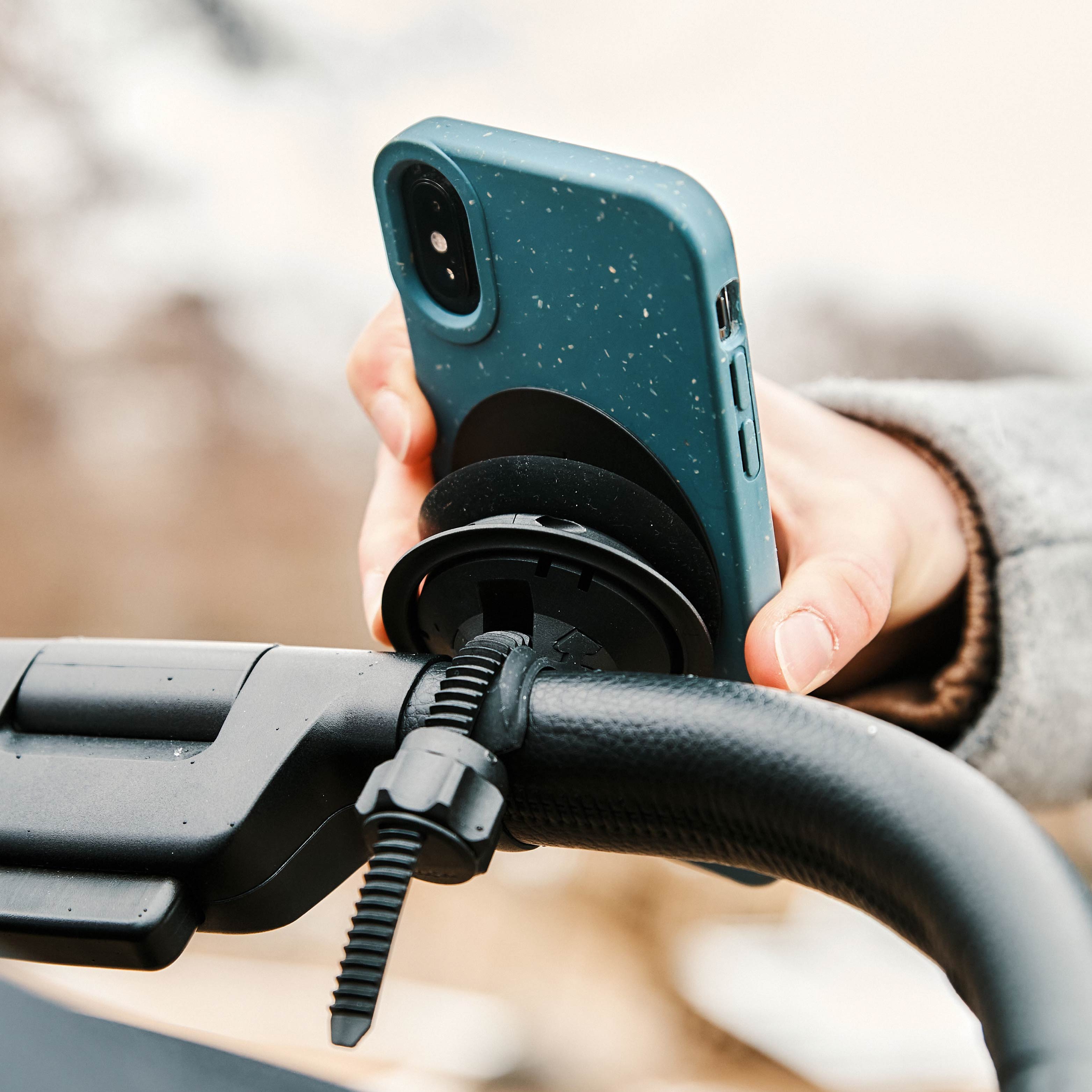Magnetic VACUUM mobile phone holder UNIVERSAL for bicycles incl. magnetic VACUUM patch - Silwy UK